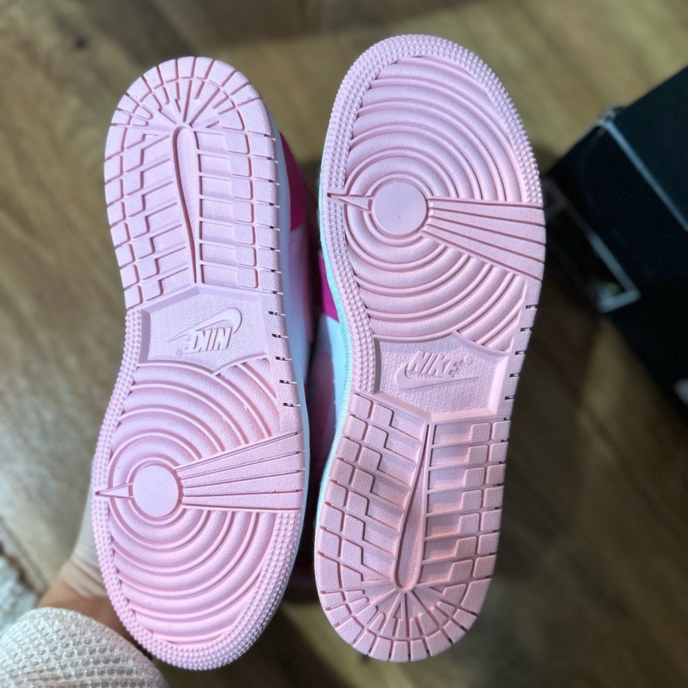 COPY - Nike Air Jordan 1 Mid - Picture 3 of 4